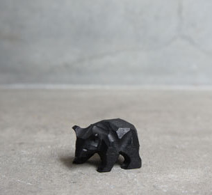 小さな木彫りの熊／昭和