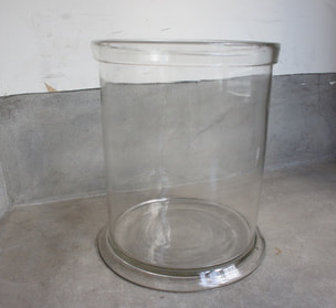 円筒ガラスの大きめの水槽